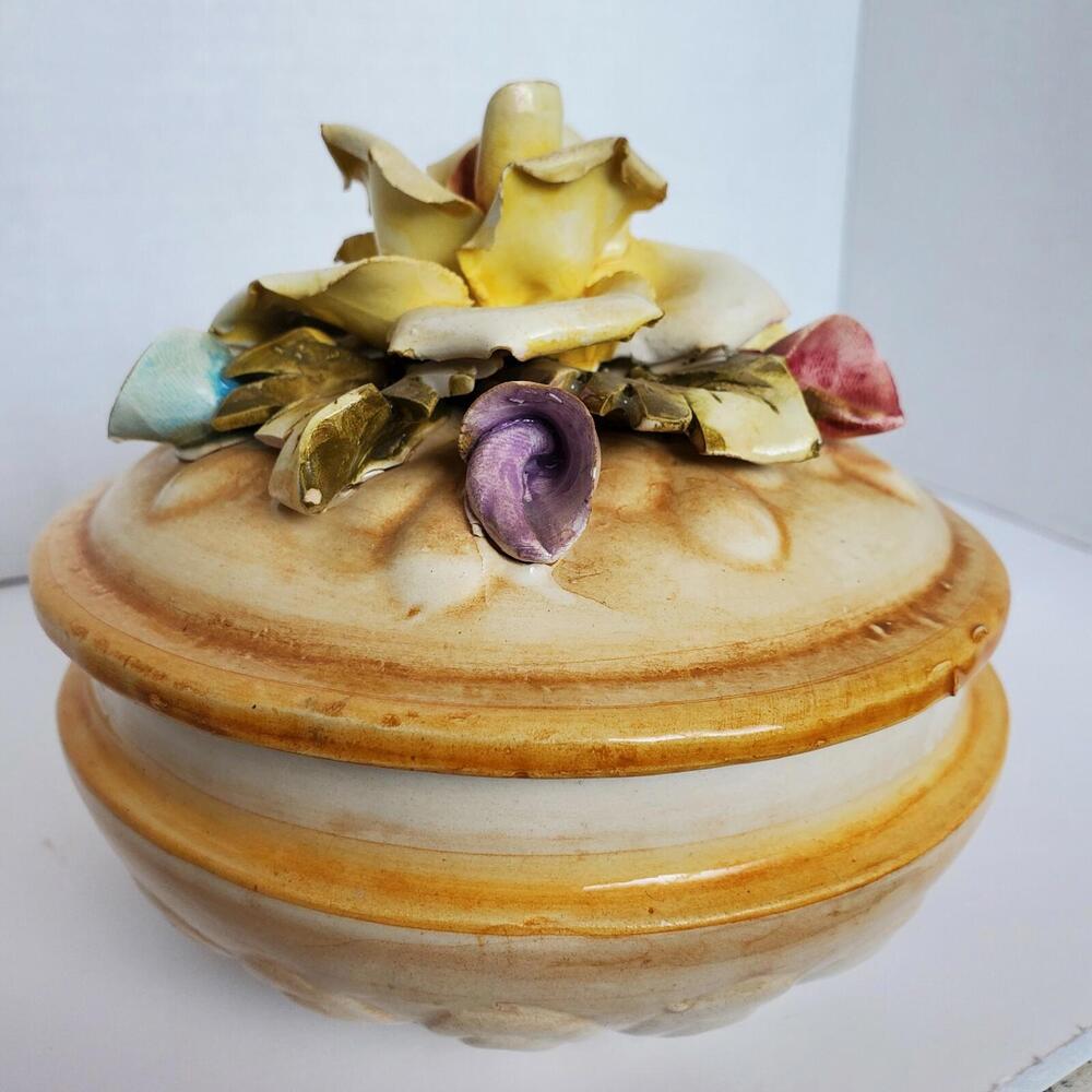 Vtg Capodimonte Lidded Trinket Dish Bowl Rose Centerpiece Surrounded by Buds
